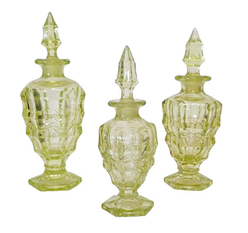 Antieke Parfumflesen in Uranium glas., Antiek en Kunst, Antiek | Glas en Kristal, Ophalen of Verzenden