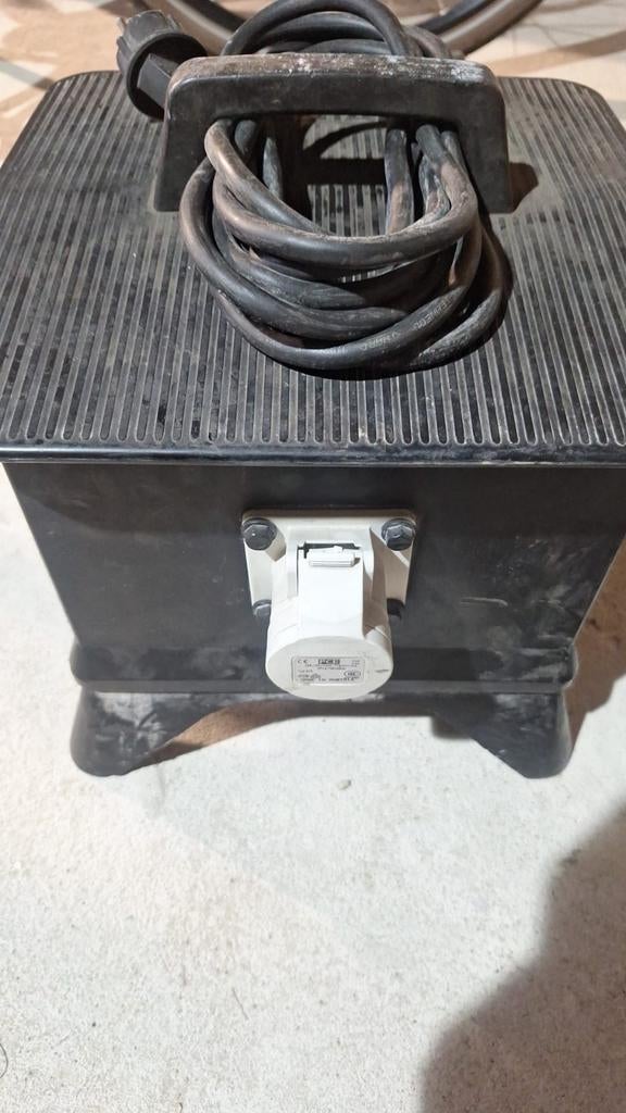 Keraf Scheidingstrafo Type 104569 - Veilig werken in tanks, Ophalen