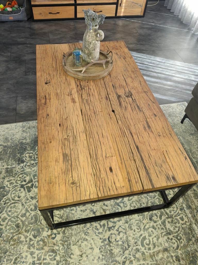 Mooie tafel, wagonhout en stalen onderstel., Ophalen of Verzenden, Rechthoekig, 50 tot 100 cm, Minder dan 50 cm