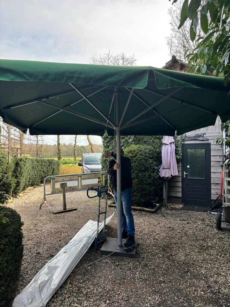 3 horeca parasols 4 meter doorsnee, Ophalen, Gebruikt, Meer dan 4 meter