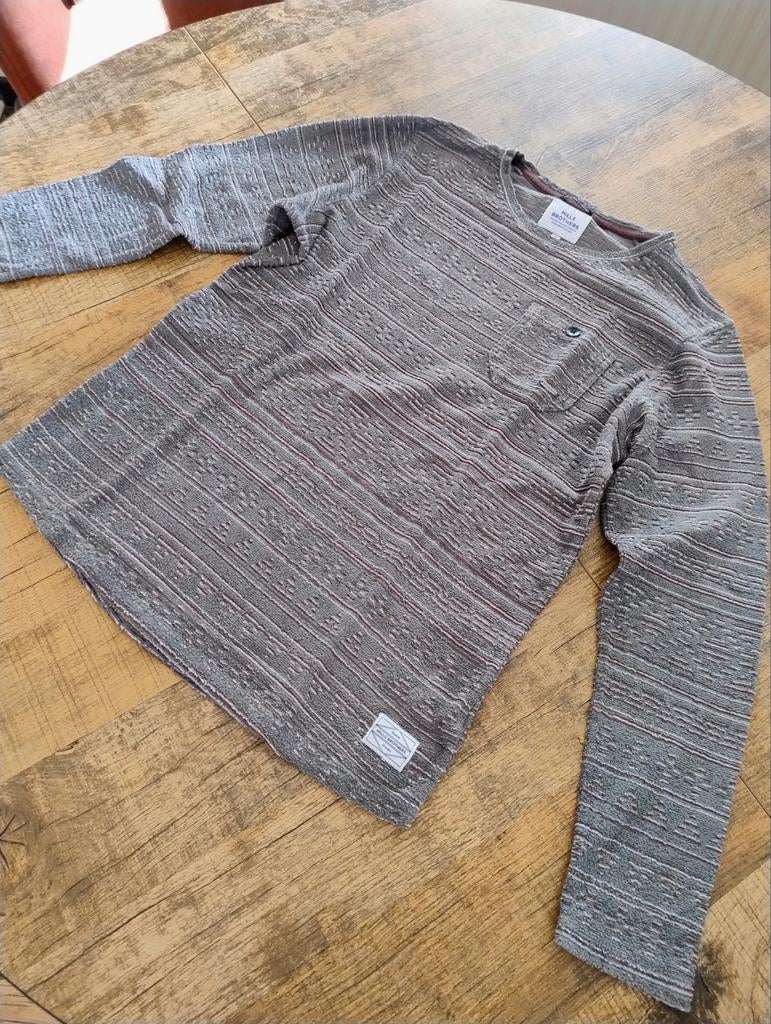 Mills Brothers longsleeve grijs met bordeauxrode strepen S, Kleding | Heren, Truien en Vesten, Gedragen, Maat 46 (S) of kleiner