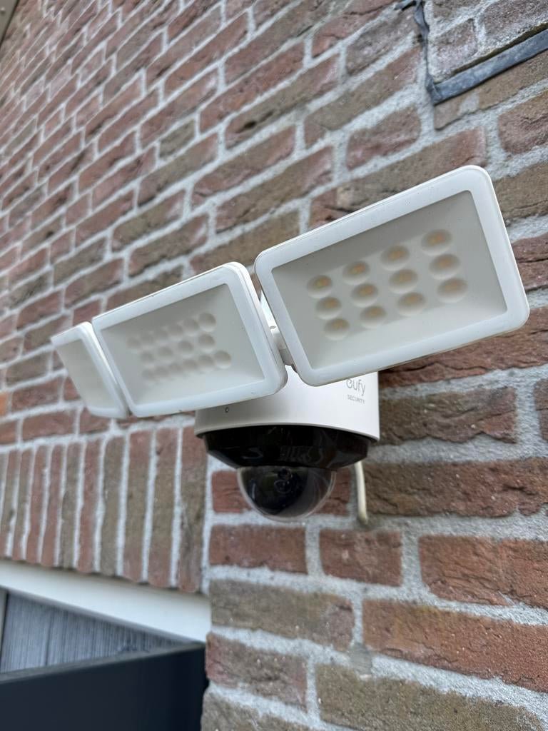 Eufy Security Floodlight Camera 2 pro, 360, Ophalen of Verzenden, Gebruikt, Buitencamera