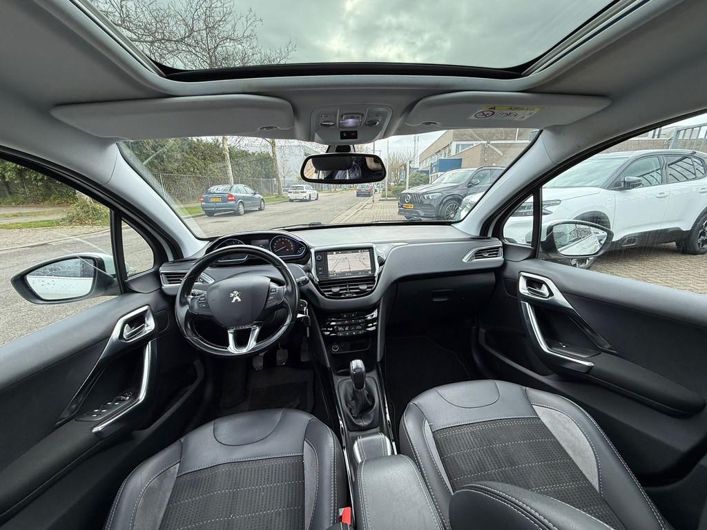 Peugeot 2008 1.2 PureTech Allure Panodak, Navi, trekhaak, NA, Voorwielaandrijving, Euro 6, Leder en Stof, Origineel Nederlands