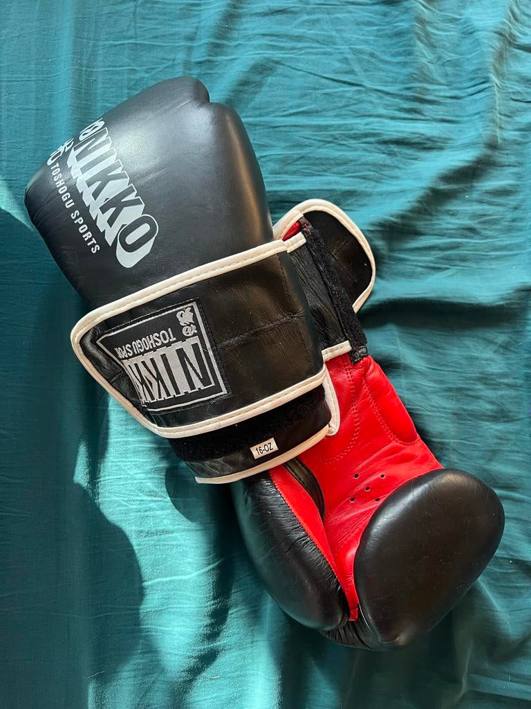 Nikko 16oz Bokshandschoenen - Zo goed als nieuw, Ophalen of Verzenden, Zo goed als nieuw, Bokshandschoenen