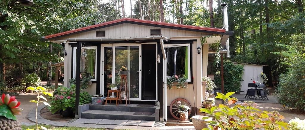 Te Koop: Uniek gelegen chalet, In bos, Limburg of Luik, Landelijk, 1 slaapkamer