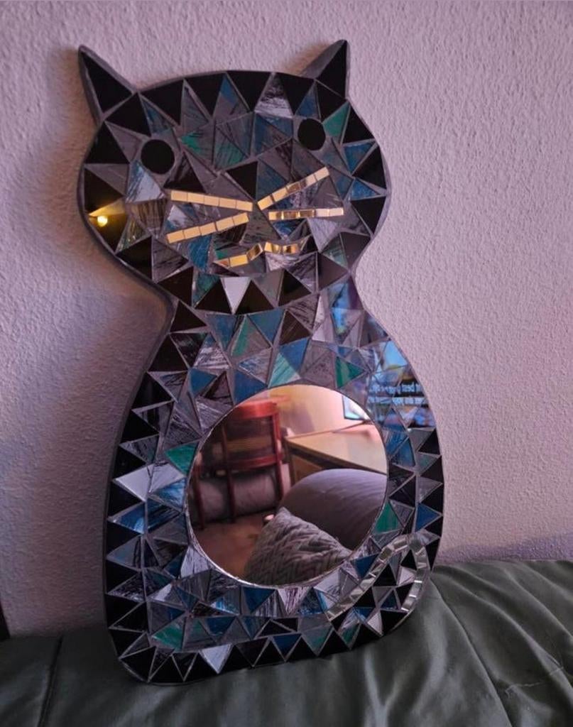 Unieke zelfgemaakte mozaïek spiegel in katvorm, Minder dan 50 cm, Ophalen of Verzenden, Zo goed als nieuw, Minder dan 100 cm