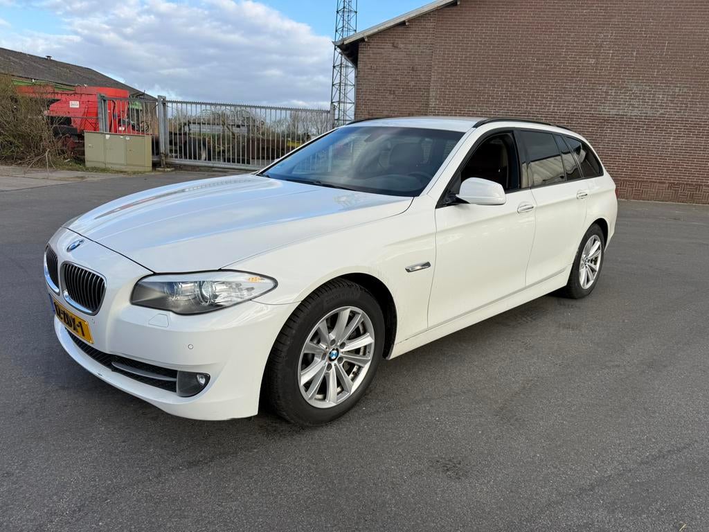 BMW 5-Serie 525D 160KW Touring X-drive 2012 Wit, Auto's, BMW, Automaat, Euro 5, 1995 cc, Stoelverwarming