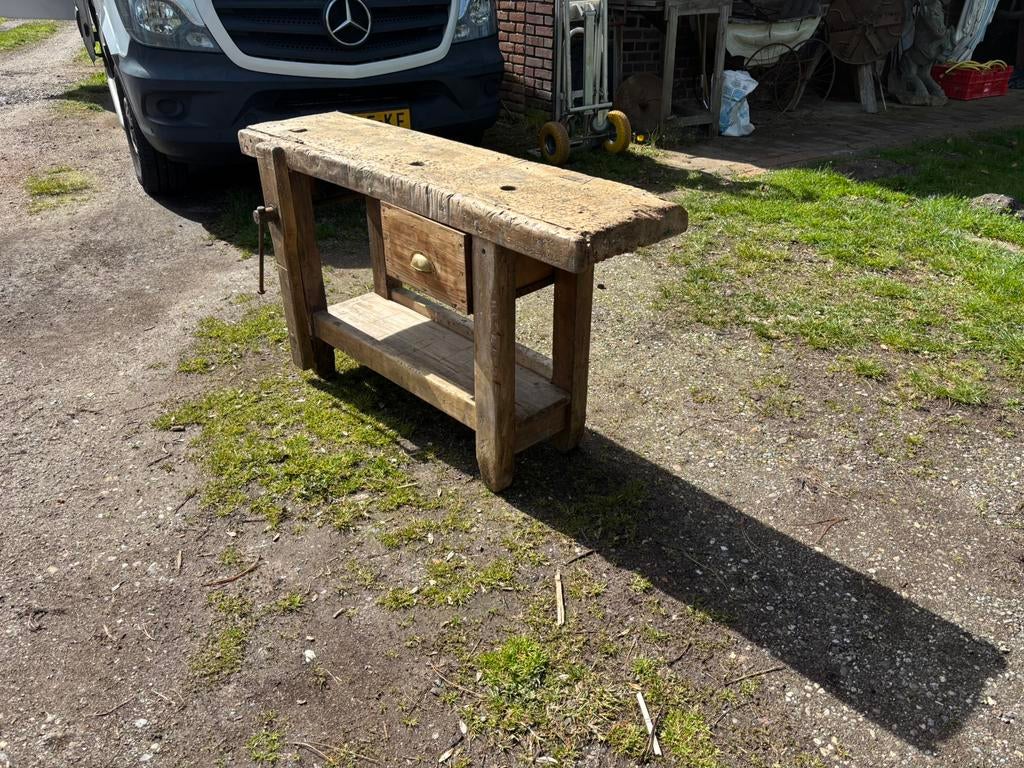 Timmerwerkbank of badkamer meubel of koffiebar sidetable