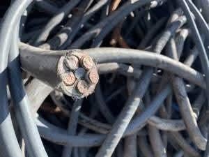 Gratis gezocht diverse kabels, Ophalen