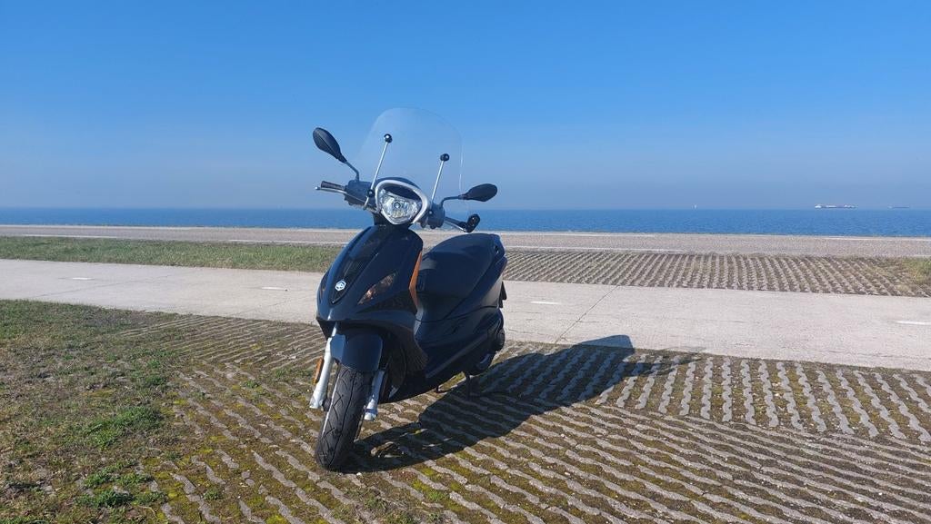 Piaggio new fly 2016 met lage km stand 4600 km!, Fietsen en Brommers, Scooters | Piaggio, Ophalen, Gebruikt, Benzine, Fly