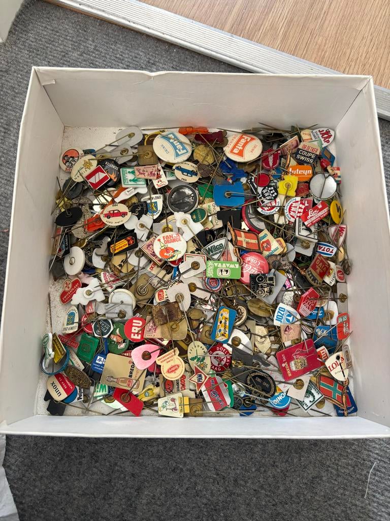 Verzameling speldjes, Verzamelen, Speldjes, Pins en Buttons, Ophalen of Verzenden, Gebruikt, Merk, Speldje of Pin