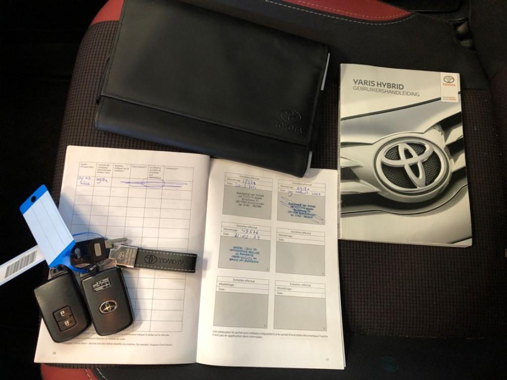 Toyota Yaris 1.5 Hybrid Y20 BiTone - Automaat - Panodak - Cl, 1497 cc, 4 cilinders, Leder en Stof, Bedrijf