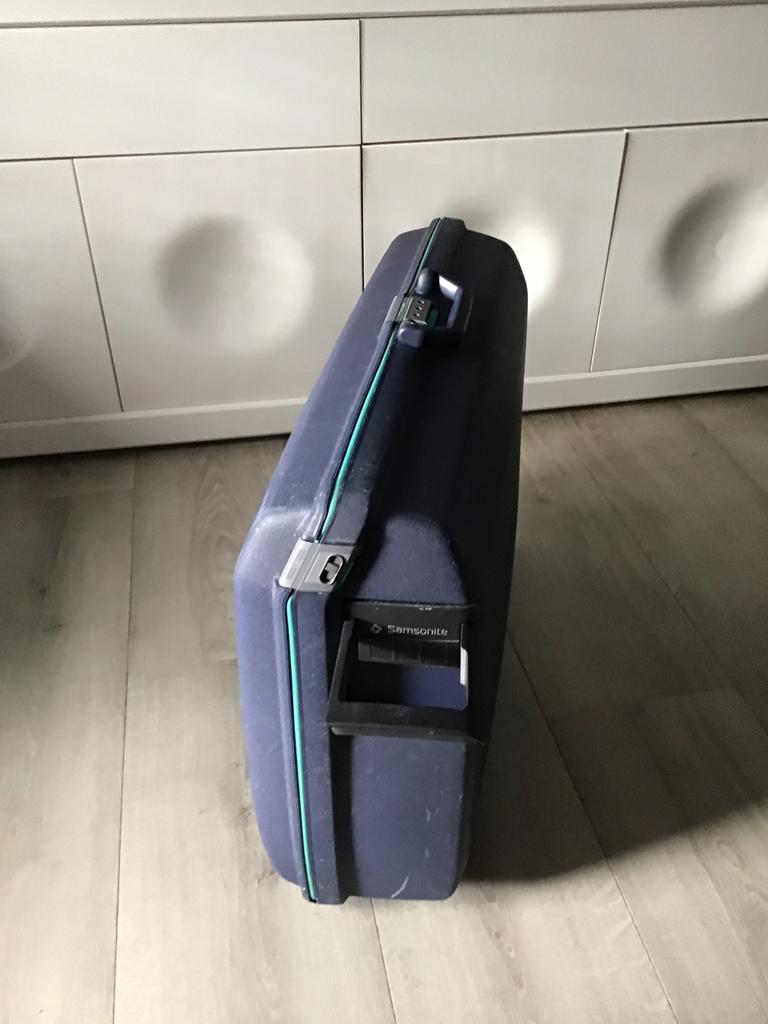 Blauwe Samsonite Oyster koffer met cijferslot en op 2 wielen, Sieraden, Tassen en Uiterlijk, Koffers, Wieltjes, Gebruikt, Hard kunststof
