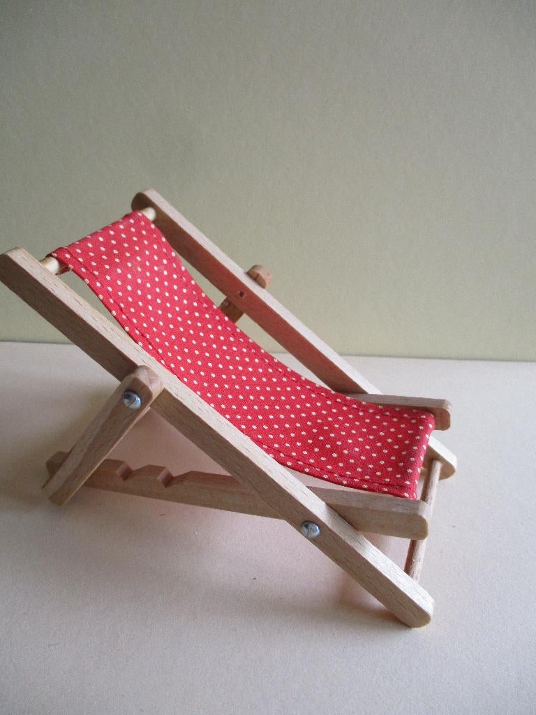 poppenhuis mooie stevige strandstoel jaren '60, Verzamelen, Poppenhuizen en Toebehoren, Ophalen of Verzenden, Zo goed als nieuw