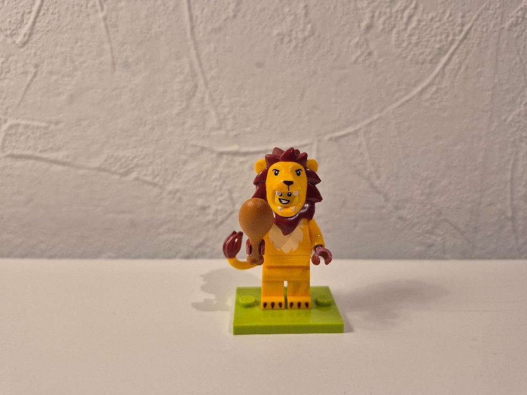 Lego Collectible Minifigure  Series 28 Lion Costume Fan, Ophalen of Verzenden, Zo goed als nieuw, Complete set, Lego