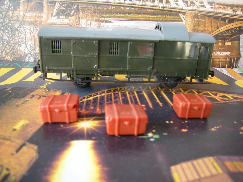 mooie wagon met 3 koffers  made in west germany, Overige merken, Wisselstroom, Gebruikt, Wagon