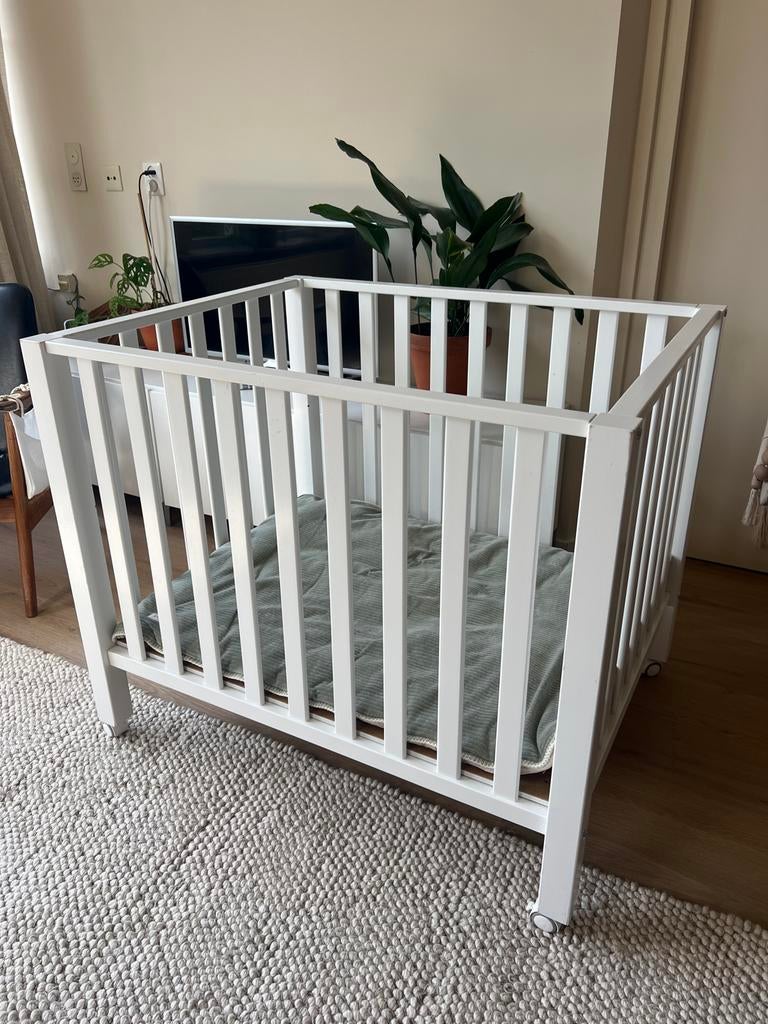 Bopita Brent box met wieltjes en 2-zijdig Koeka boxkleed, Kinderen en Baby's, Boxen, Ophalen, Gebruikt, Rechthoekig, In hoogte verstelbaar