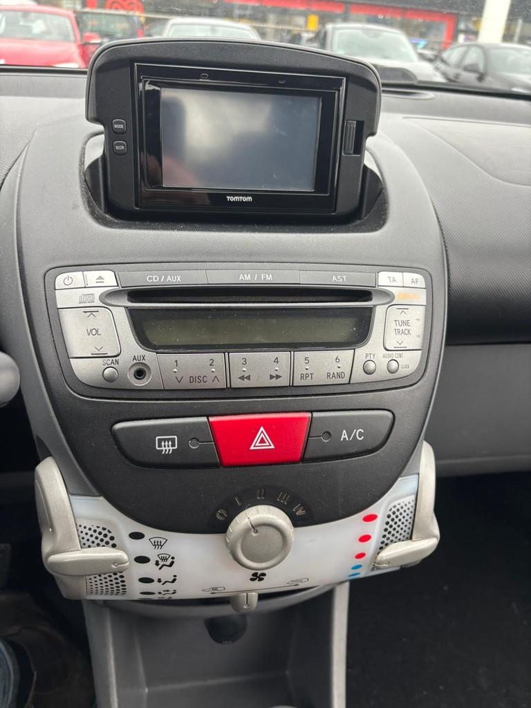 Toyota Aygo 1.0-12V Comfort Navigator 5-Deurs Airco Isofix N, Voorwielaandrijving, Euro 5, Gebruikt, Elektrische ramen