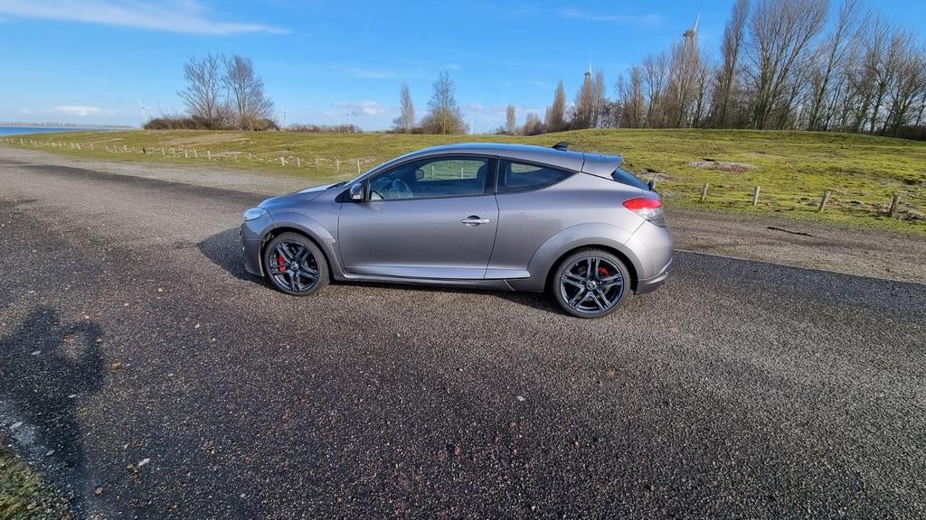 Renault Mégane rs 2.0 16V Turbo 250 Coupe 2011 Grijs, Voorwielaandrijving, 1998 cc, 4 cilinders, 75 €/maand