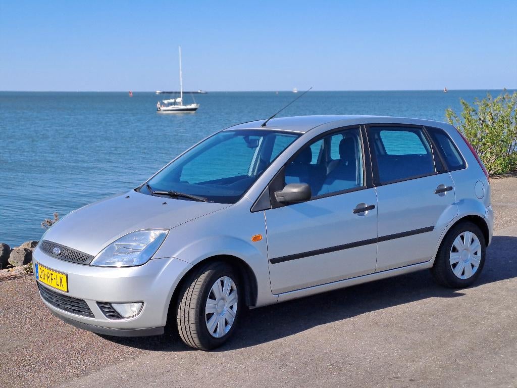 Ford Fiësta 1.3 8V 5DR 2005 Grijs, Auto's, 1299 cc, Stof, 40 €/maand, 4 cilinders