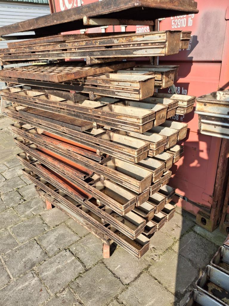 oude bakkersbroodblikken uit de jaren 50 zie foto's/oms, Ophalen