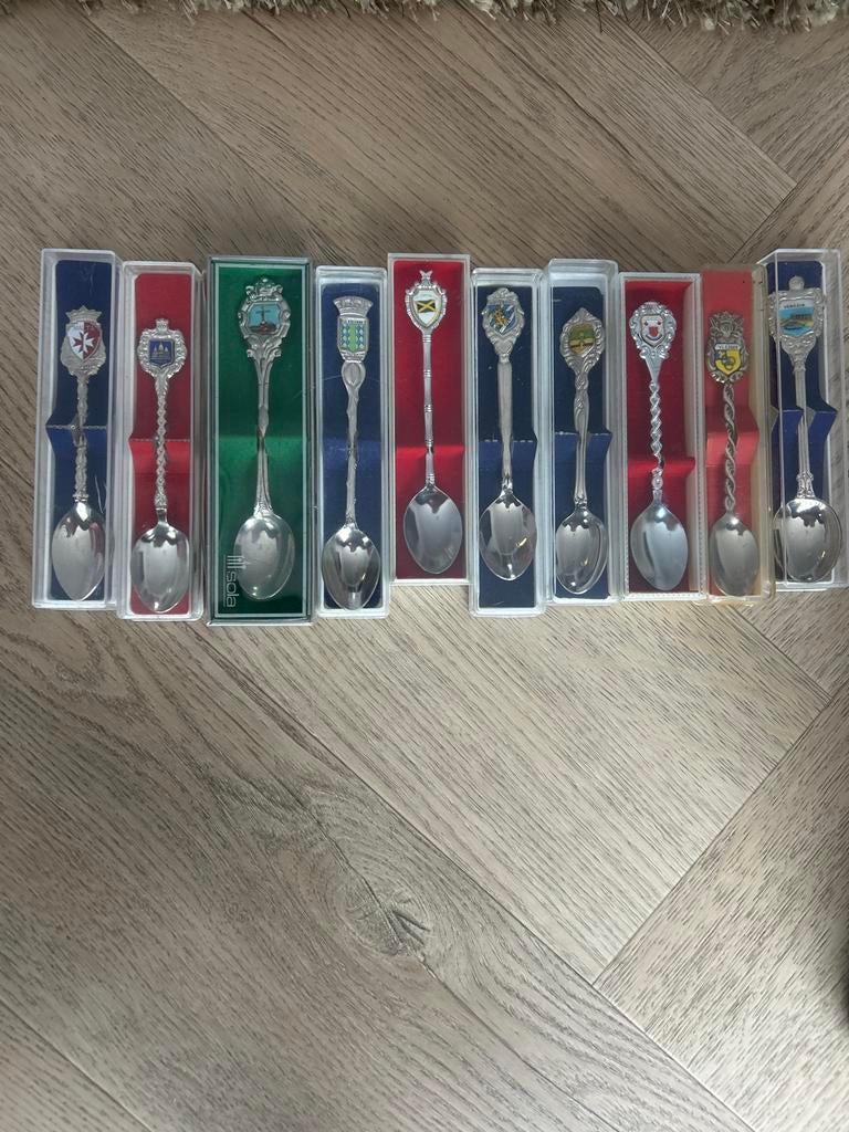 Verzameling van 10 souvenir lepeltjes, Antiek en Kunst, Antiek | Bestek, Ophalen of Verzenden