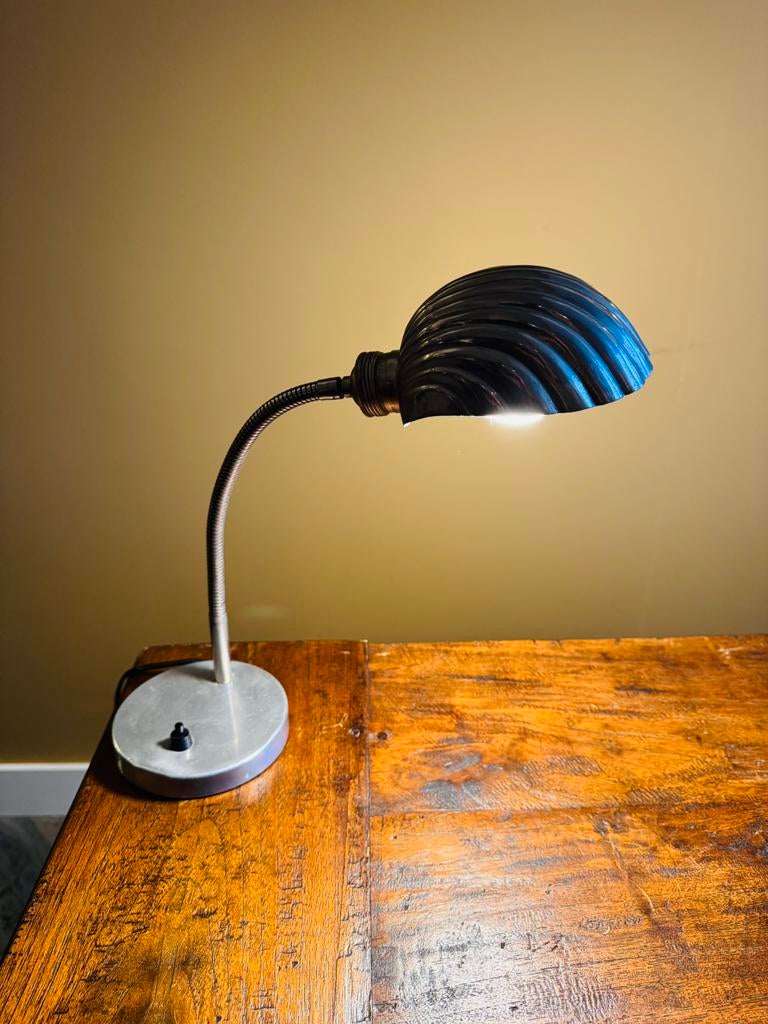 Vintage tafel/bureau lamp schelp kapje., Huis en Inrichting, Lampen | Tafellampen, Gebruikt, Vintage, Ophalen of Verzenden, Metaal