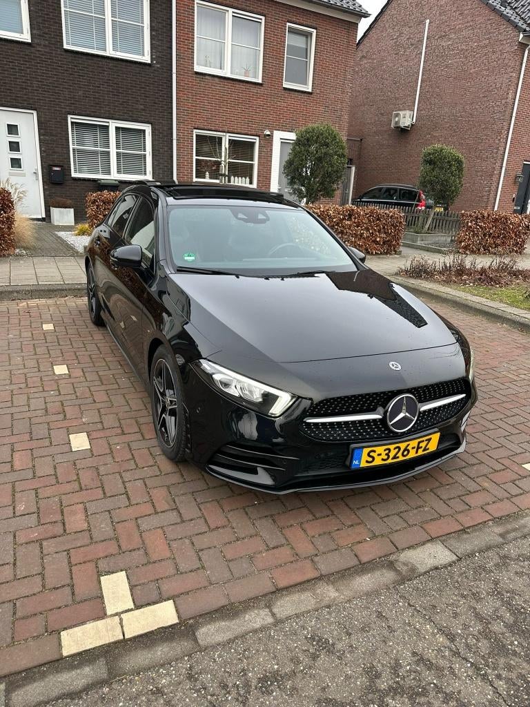 Mercedes-Benz A-Klasse A200 Night Pakket AMG VOL Panorama, Auto's, Zwart, 4 cilinders, Leder en Stof, 75 €/maand