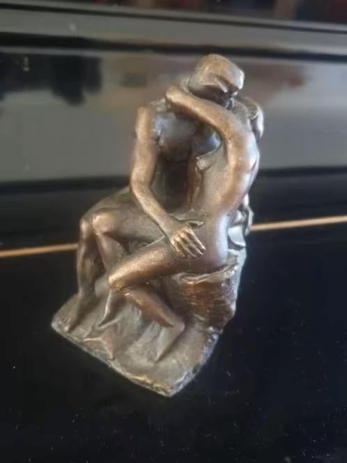 Beeldje brons de kus Robin, Ophalen