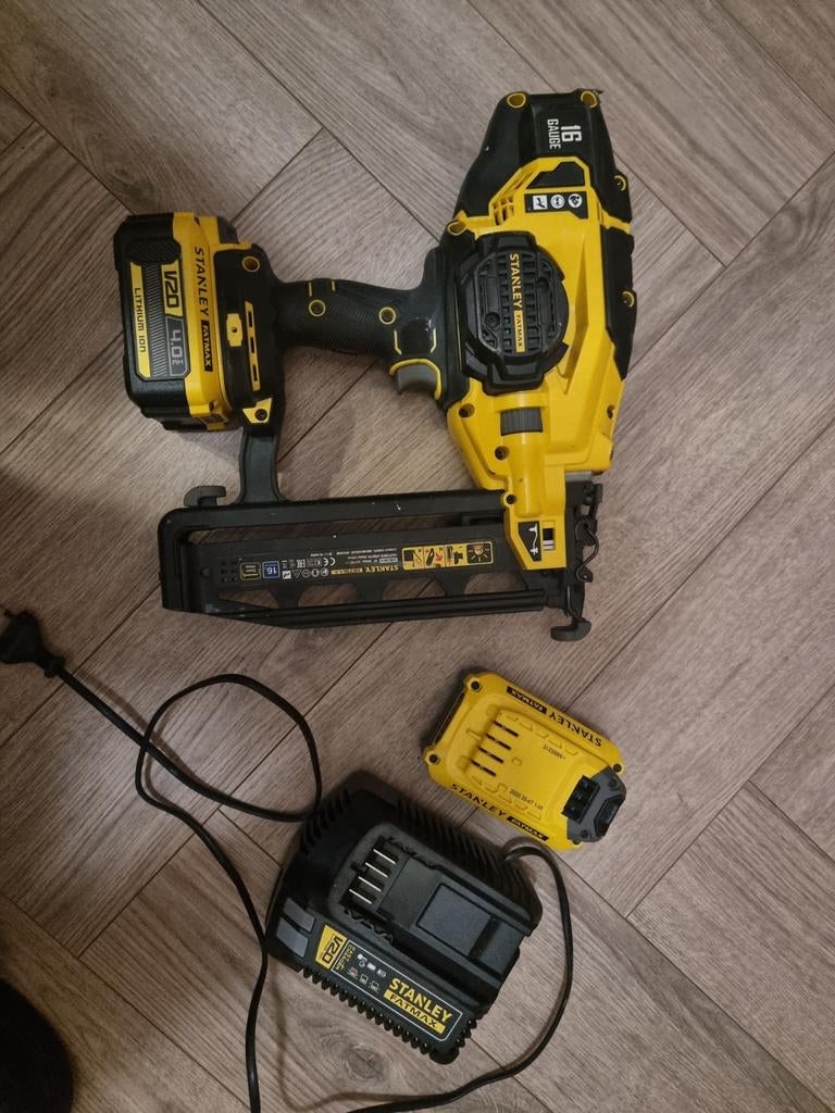 Spijkerpistool met, Doe-het-zelf en Verbouw, Gereedschap | Overige machines, Ophalen of Verzenden, Nieuw
