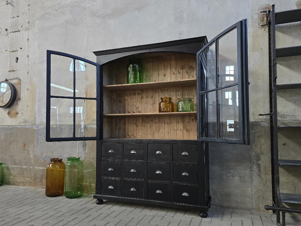 Vintage Houten Vitrinekast Zwart | Apothekers Vitrine Kast, Gebruikt, 200 cm of meer, 150 tot 200 cm, Ophalen of Verzenden