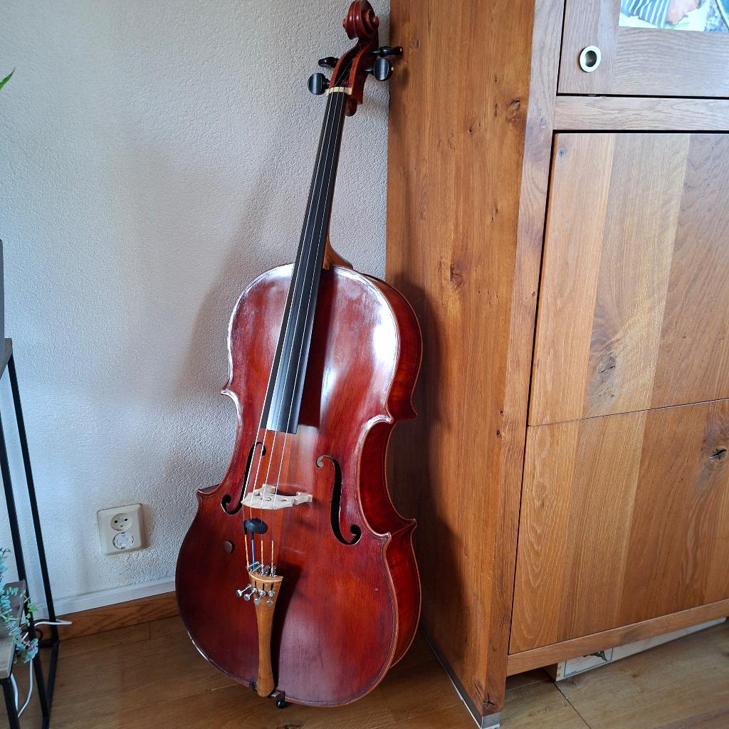 Handgemaakte 4/4 Cello, Ophalen, Zo goed als nieuw, 4/4-cello, Met koffer