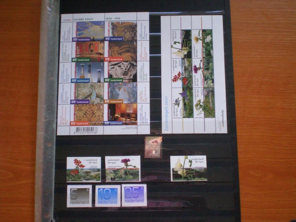 Jaargang (ook per serie ) 2001 tot de Euro ( T 77)..€ 6,50, Postzegels en Munten, Postzegels | Nederland, Ophalen of Verzenden