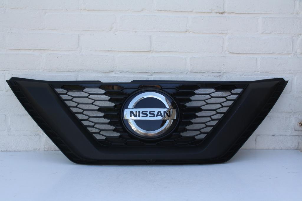Grill Nissan Qashqai J11 Facelift 'zwart' Origineel + Camera, Ophalen of Verzenden, Gebruikt, Nissan