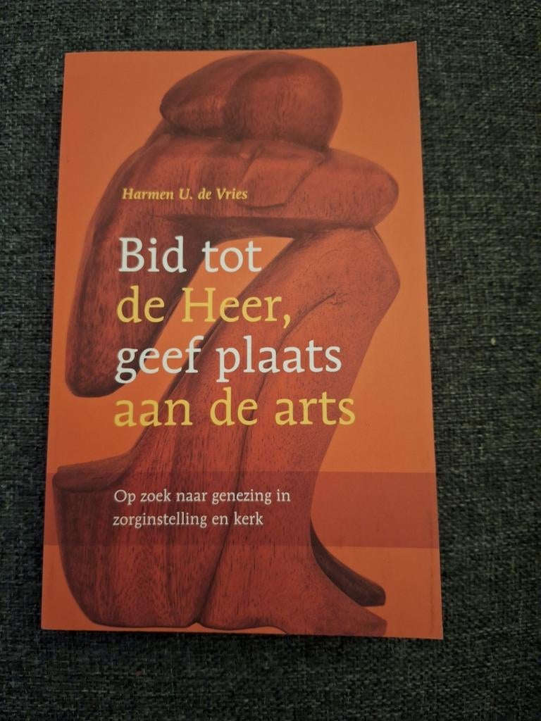 H.u. de Vries - Bid tot de Heer geef plaats aan de arts, Boeken, Ophalen of Verzenden, Zo goed als nieuw, H.u. de Vries
