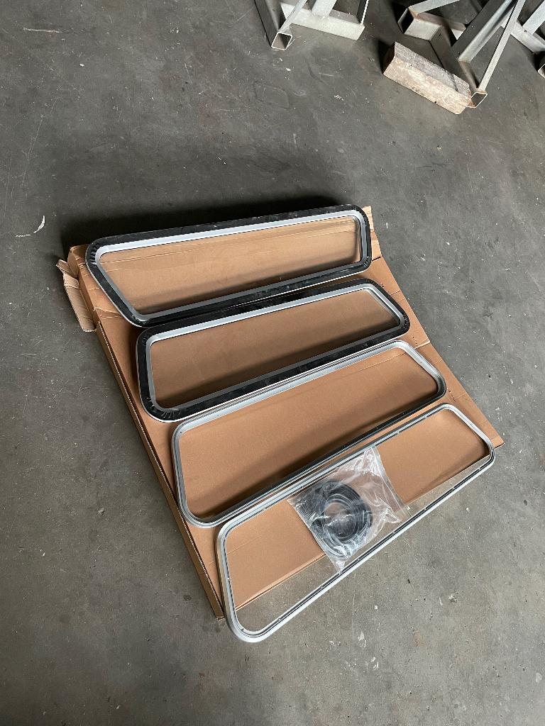 Nieuwe GEBO scheepsramen, Ophalen, Zo goed als nieuw, Dekbeslag, Zeilboot of Motorboot