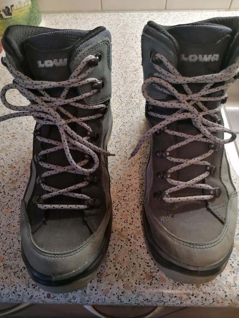 Lowa Wandelschoenen ZGAN - Half maatje te klein., Lowa, Overige kleuren, Ophalen of Verzenden, Zo goed als nieuw