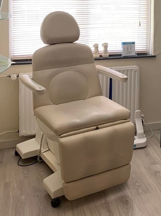 Gharieni behandelstoel - Elektrisch verstelbaar, Hobby en Vrije tijd, Overige Hobby en Vrije tijd, Gebruikt, Ophalen