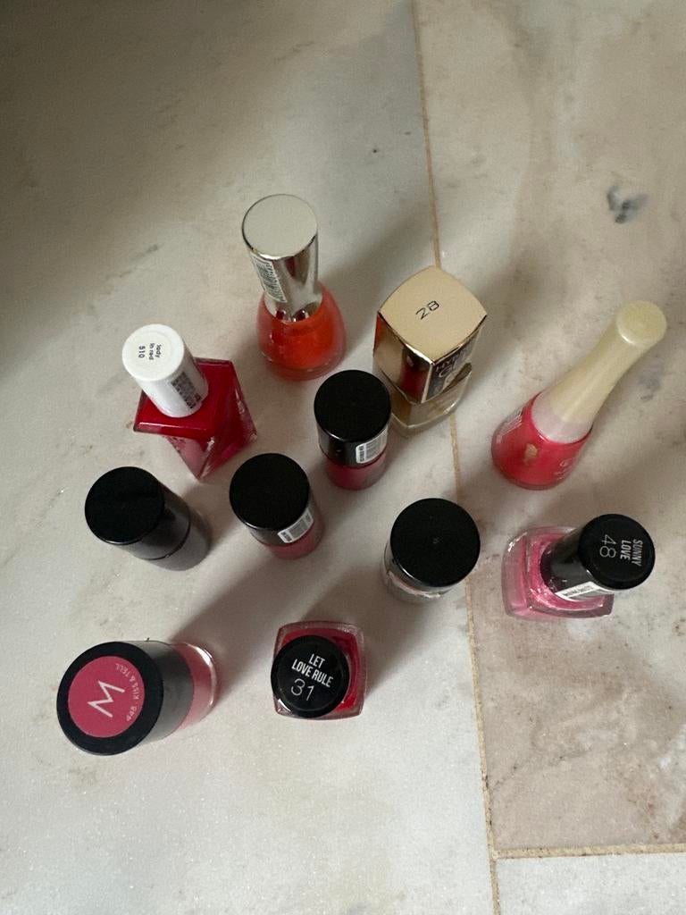 Set van diverse nagellak kleuren, Ophalen of Verzenden, Zo goed als nieuw, Rood, Handen en Nagels