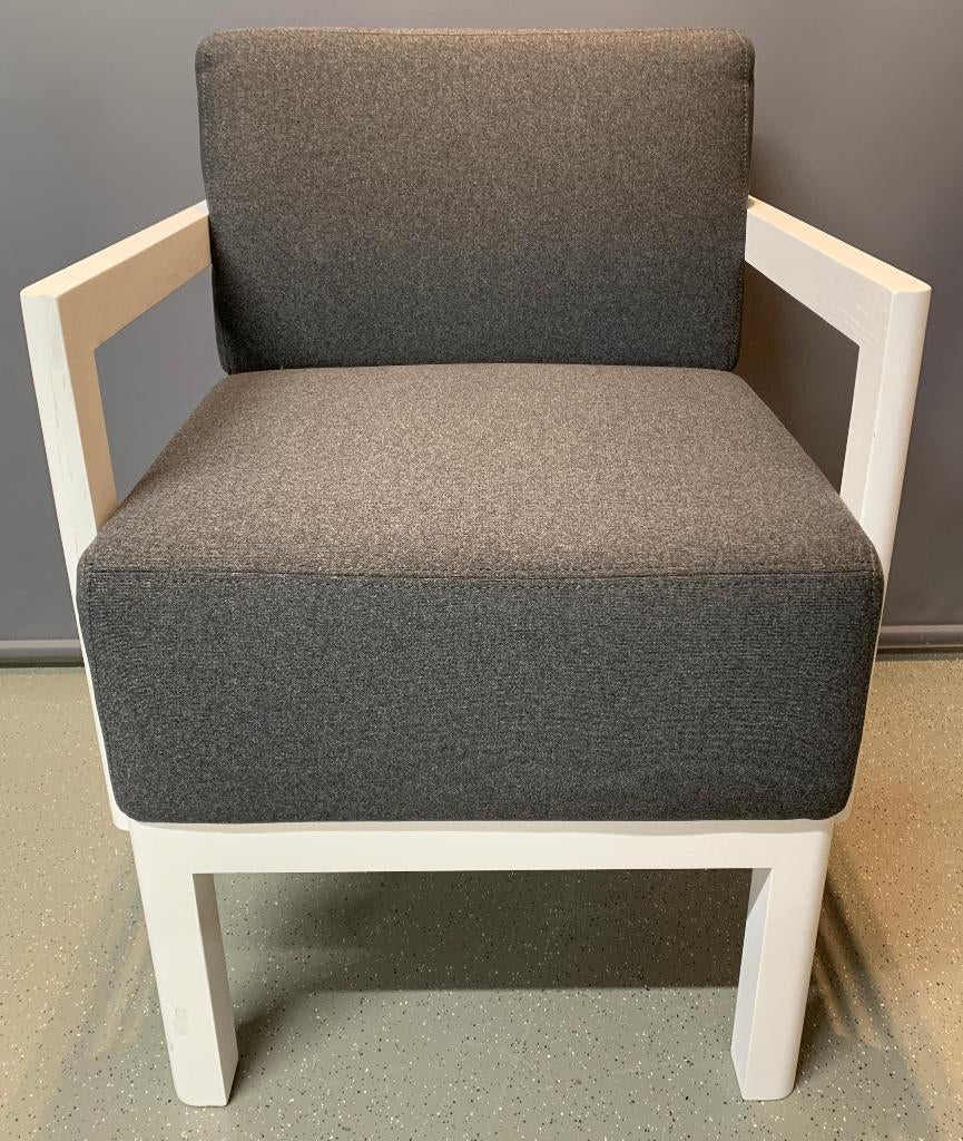 2 Piet Boon stoelen twv € 1150,00 per stuk! Lensvelt