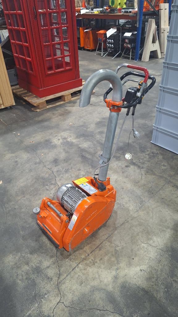 Parketschuurmachine - 230V Künzle & Tasin, Scorpion, 2 stuks, Ophalen, Gebruikt, Bandschuurmachine, Industriepark 2a 9351PA Leek