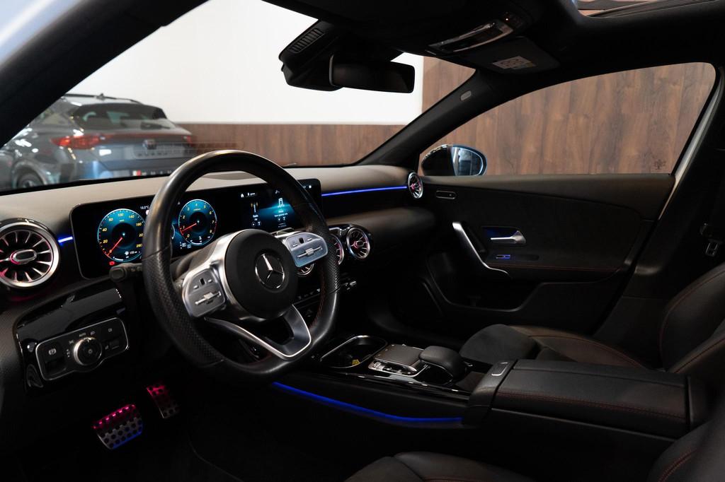 Mercedes-Benz A-klasse 200 Business AMG Night Pakket Pano|Cr, Stof, Gebruikt, 4 cilinders, Electronic Stability Program (ESP)