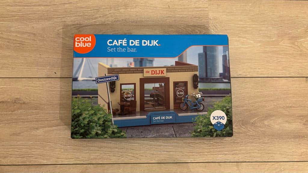 Coolblue LEGO Set: Café de Dijk (X390), Kinderen en Baby's, Speelgoed | Bouwstenen, Nieuw, Overige merken, Ophalen of Verzenden
