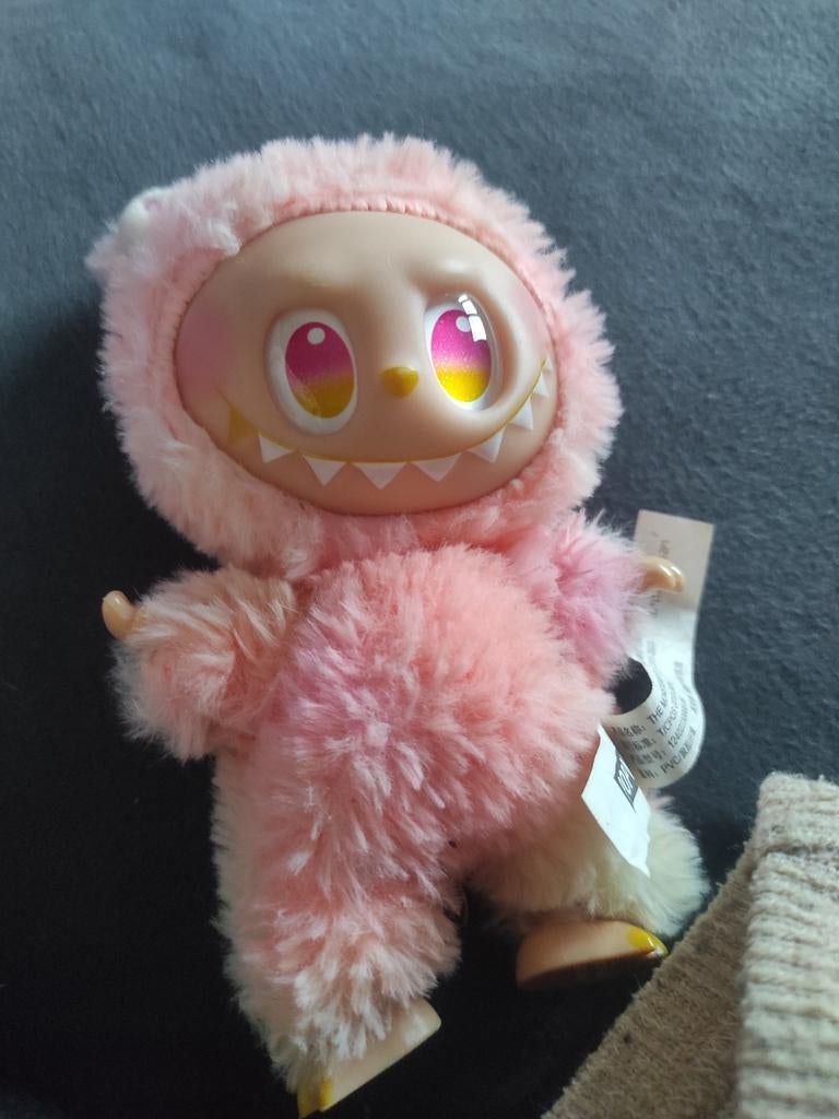 Roze Labubu knuffel met label, Ophalen