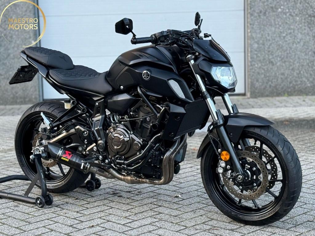 Yamaha MT07 Techblack Akrapovic Racing Line UNIEK 1.050 km !, 2 cilinders, Bedrijf, Onbekend, Meer dan 35 kW