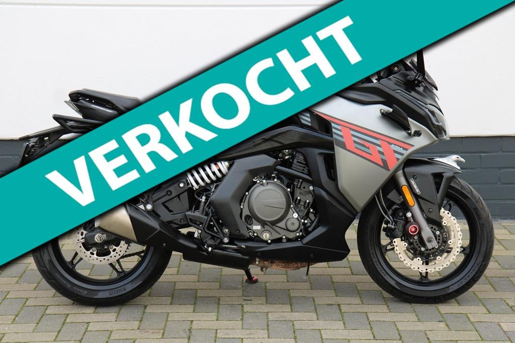 CFMoto Tour 650 GT Carbon Edition met slechts 8113 km !
