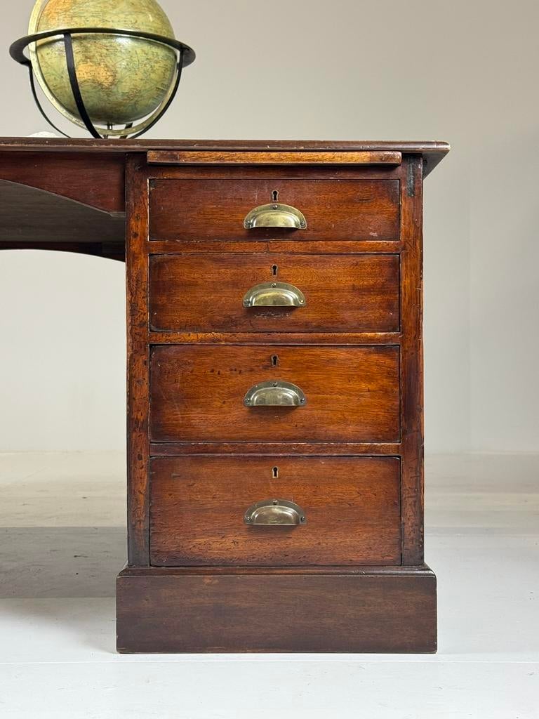 Bureau Partnerdesk Engels antiek, Ophalen