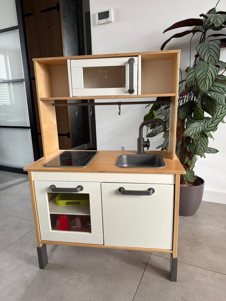 Houten speelkeuken met kraan en kookplaat, Ophalen of Verzenden, Gebruikt, Hout, Speelkeuken