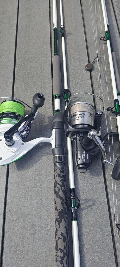 2 Meervalhengels met Molens en Accessoires ZGAN, Ophalen, Zo goed als nieuw, Complete hengel