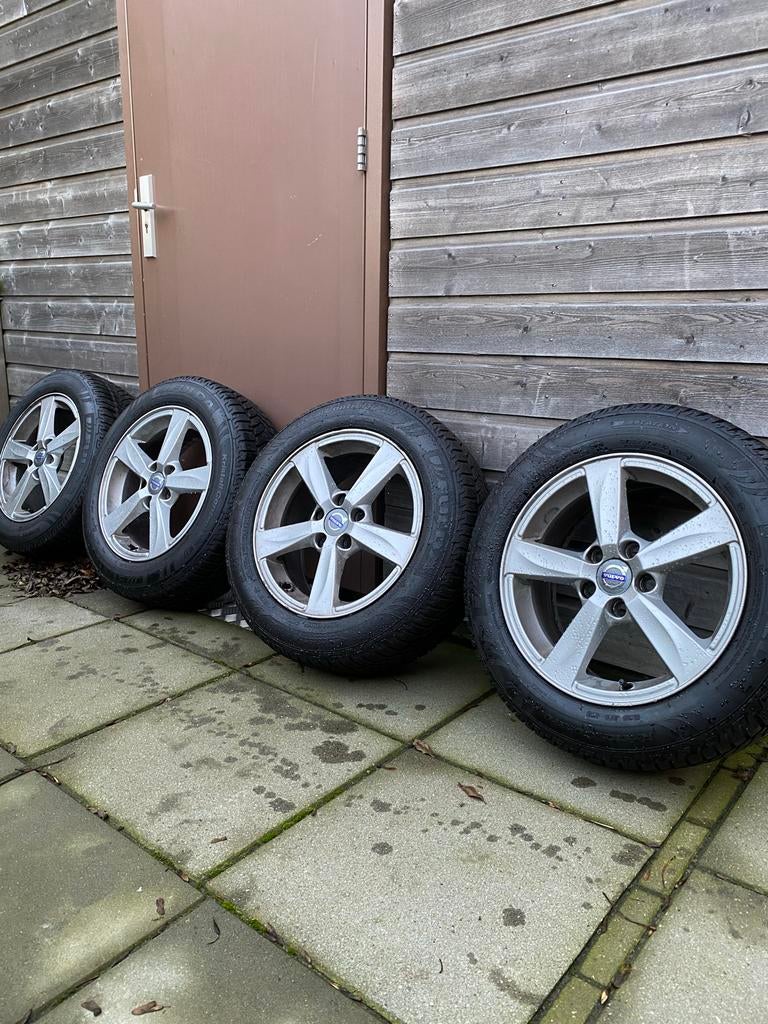 Volvo V40 zomerbanden 16 inch, Auto-onderdelen, Banden en Velgen, Ophalen, Gebruikt, 16 inch, Banden en Velgen